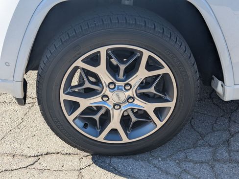 Used 2020 Jeep Grand Cherokee Overland image 13