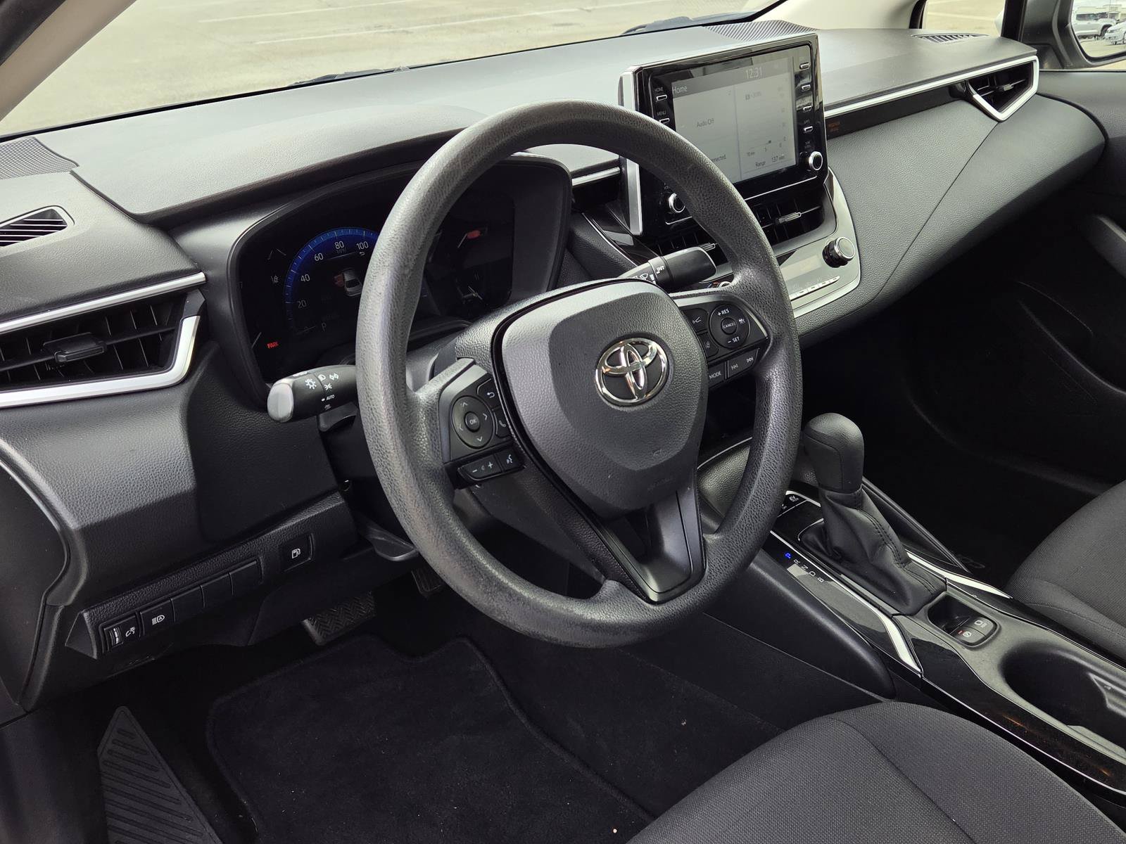 Used 2020 Toyota Corolla LE FWD image 25