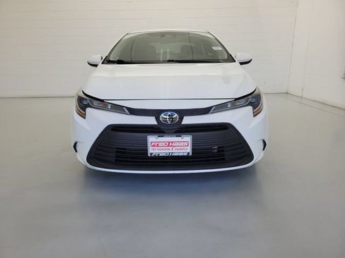 Used 2023 Toyota Corolla LE FWD image 3