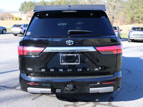 Used 2023 Toyota Sequoia Limited image 4