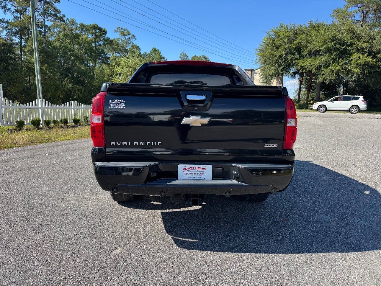 Used 2011 Chevrolet Avalanche LT w/ Regional Value Package RWD image 5