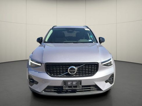 Used 2026 Volvo XC40 B5 Plus AWD/4WD image 2