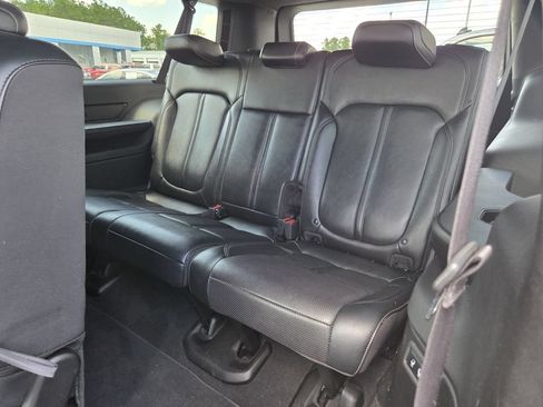 Used 2024 Jeep Wagoneer L Series II w/ Flexible Seating Group AWD/4WD image 12