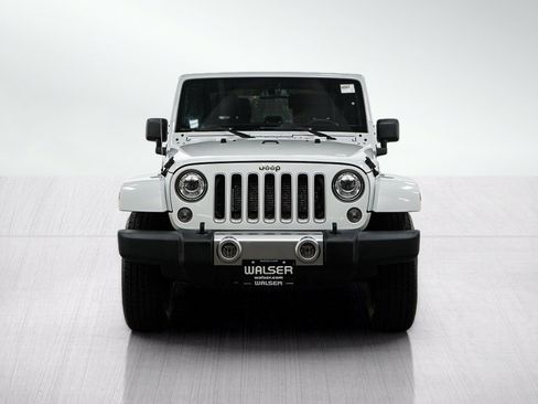 Used 2018 Jeep Wrangler Sahara w/ Connectivity Group AWD/4WD image 8