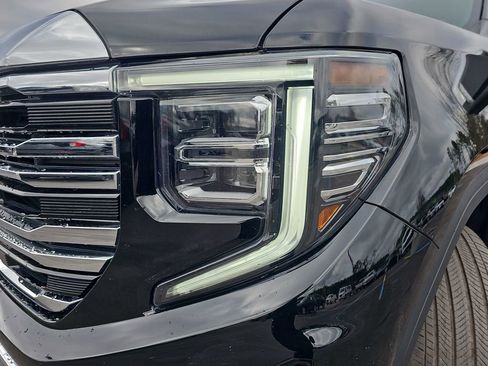 Used 2025 GMC Sierra 1500 SLT image 33