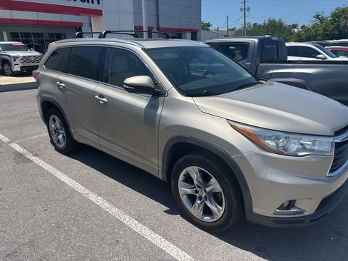 Used 2014 Toyota Highlander Limited FWD image 14