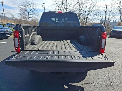 Used 2022 Ford F350 Lariat w/ Black Appearance Package image 31