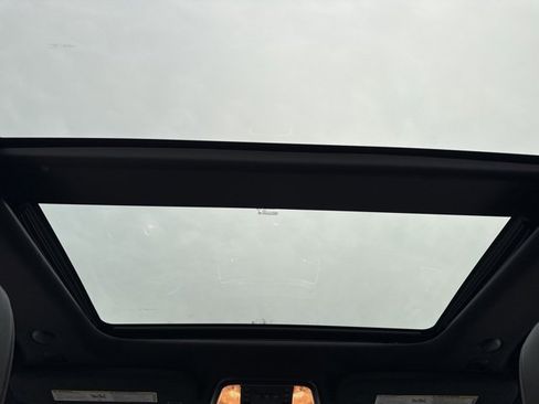 Used 2019 Jeep Grand Cherokee Overland image 16