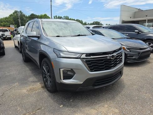 Used 2023 Chevrolet Traverse RS FWD image 2