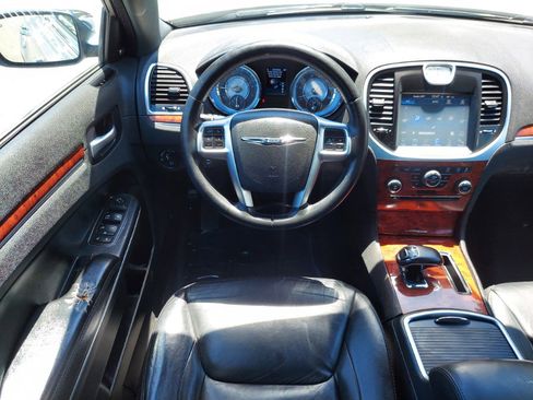 Used 2012 Chrysler 300 Limited RWD image 10