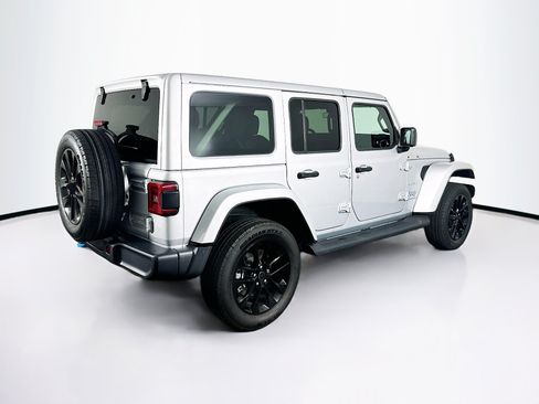 Used 2024 Jeep Wrangler Unlimited Sahara w/ Technology Group AWD/4WD image 9