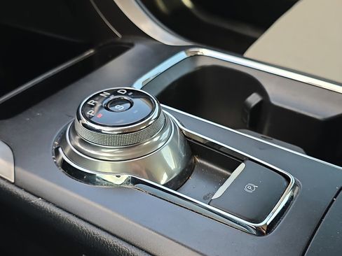 Used 2019 Ford Fusion SE w/ Equipment Group 151A image 19