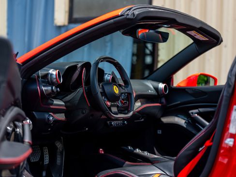 Used 2022 Ferrari F8 Tributo RWD image 8