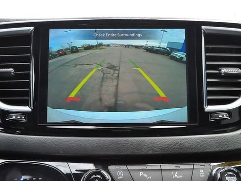 Used 2025 Chrysler Pacifica Limited FWD image 32