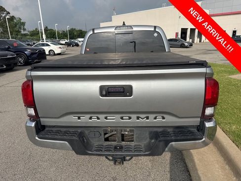 Used 2022 Toyota Tacoma SR5 RWD image 5