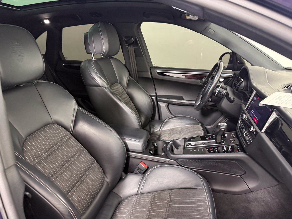 Certified 2023 Porsche Macan Turbo AWD/4WD image 16