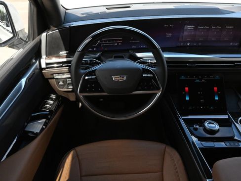Certified 2025 Cadillac Escalade Premium Luxury w/ LPO, Floor Liner Package AWD/4WD image 10