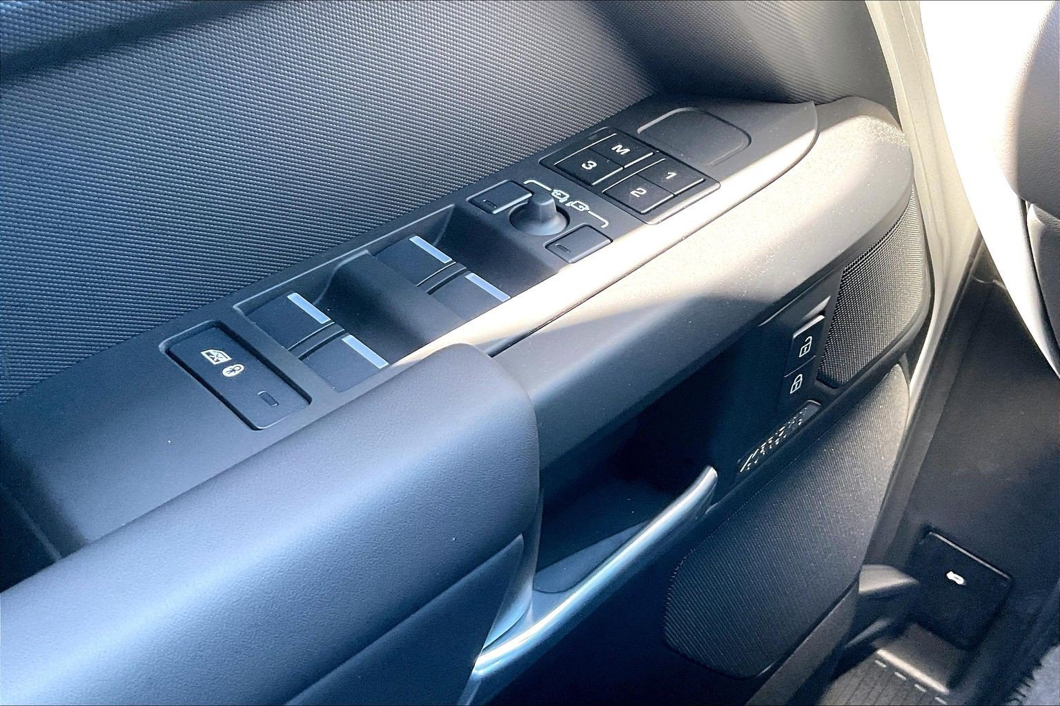 New 2026 Land Rover Defender 110 X-Dynamic SE AWD/4WD image 26