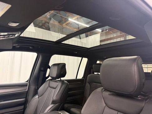 Used 2025 Jeep Wagoneer Series II w/ Premium Group I image 6