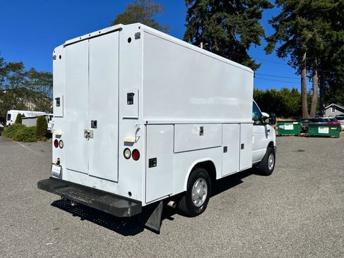 Used 2016 Ford E-350 and Econoline 350 Super Duty image 8