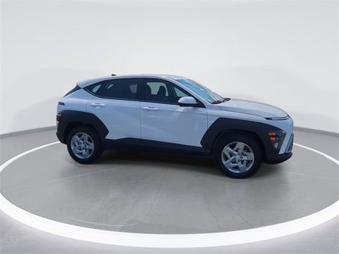 New 2026 Hyundai Kona SE image 9