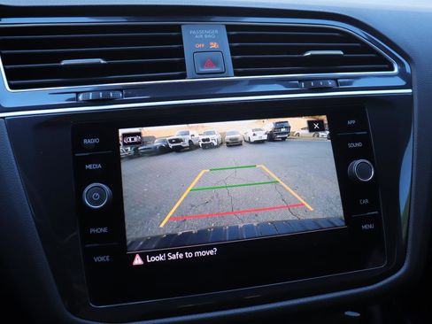 Used 2024 Volkswagen Tiguan SE R-Line image 33