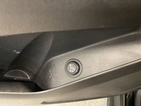 Used 2019 Chevrolet Equinox LT w/ Sun & Navigation Package image 32