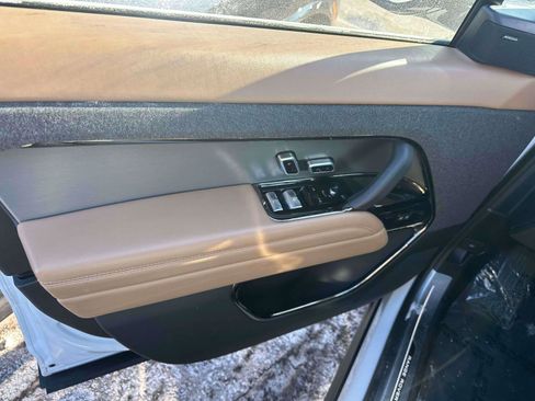 Used 2025 Land Rover Range Rover Sport SE image 15