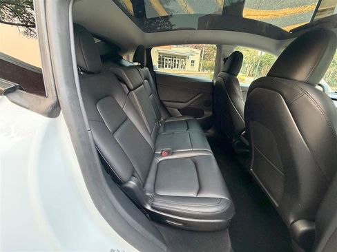 Used 2024 Tesla Model Y Long Range AWD/4WD image 25