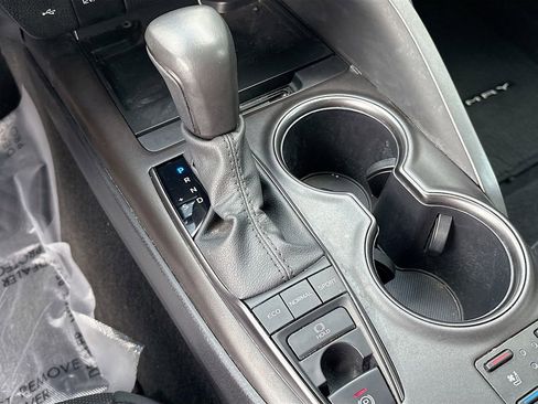 Used 2024 Toyota Camry XSE w/ Navigation Package image 17
