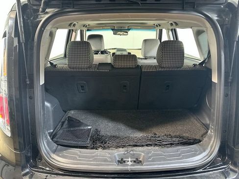 Used 2011 Kia Soul ! FWD image 8