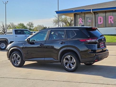 Used 2025 Nissan Rogue SV image 8