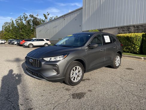 Used 2023 Ford Escape Active w/ Tech Pack #1 AWD/4WD image 8