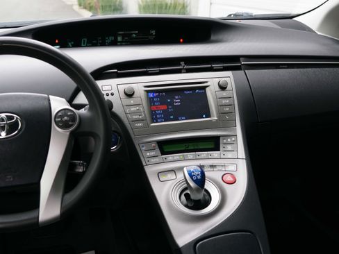 Used 2015 Toyota Prius Two image 41