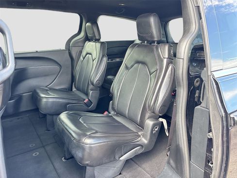 Used 2025 Chrysler Pacifica Select FWD image 23