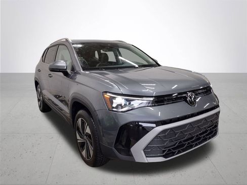 New 2025 Volkswagen Taos SE image 4