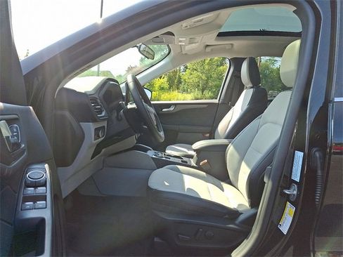 New 2025 Ford Escape SE image 7