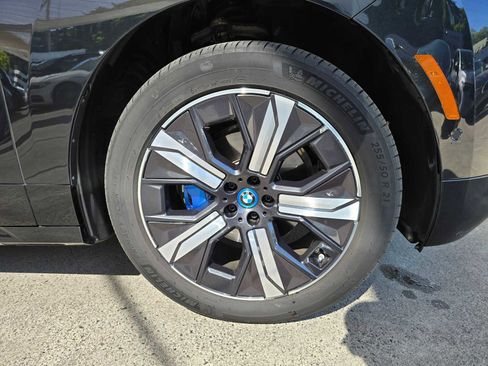Used 2023 BMW iX xDrive50 w/ Sport Package AWD/4WD image 9