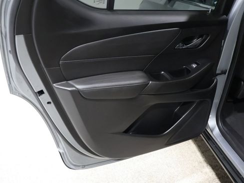 Used 2023 Chevrolet Traverse LT w/ Rear Camera Mirror Package image 20