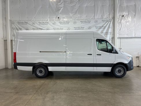 New 2025 Mercedes-Benz Sprinter 2500 image 3