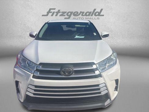 Used 2018 Toyota Highlander LE image 1