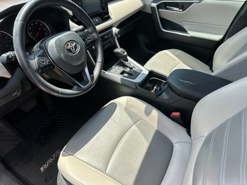 Used 2021 Toyota RAV4 XLE Premium FWD image 10