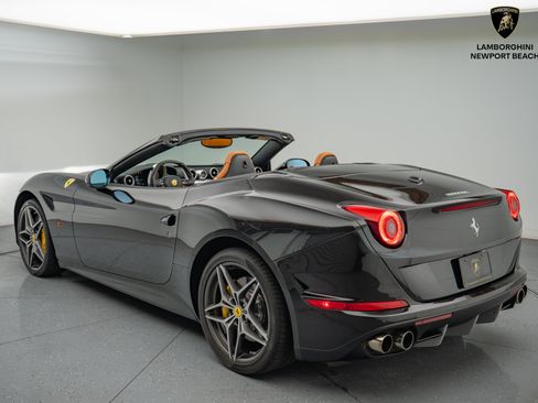 Used 2015 Ferrari California T image 11