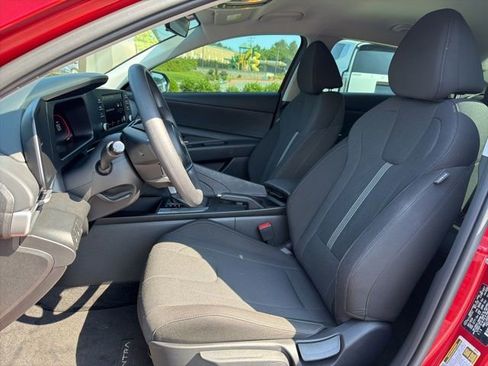 Certified 2025 Hyundai Elantra SE FWD image 21
