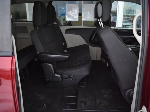 Used 2018 Dodge Grand Caravan SE image 35