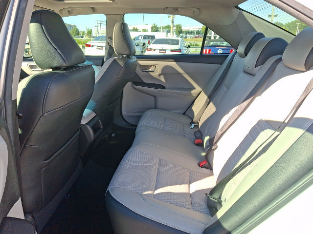 Used 2015 Toyota Camry SE w/ Moonroof Package FWD image 9