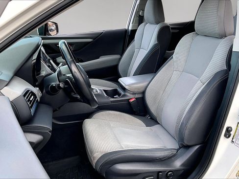 Used 2022 Subaru Outback Premium image 21