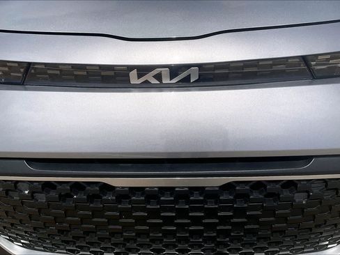 Used 2025 Kia Soul LX w/ LX Technology Package FWD image 30