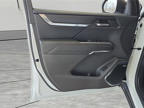 Used 2025 GMC Acadia Elevation image 26