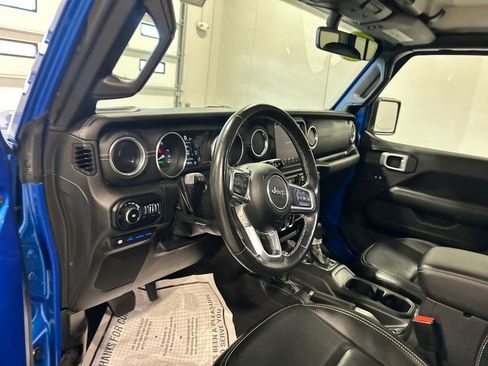 Used 2022 Jeep Wrangler Unlimited Sahara w/ Dual Top Group image 17